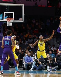 NBA直播- 三球22+15+8黄蜂终结连败  